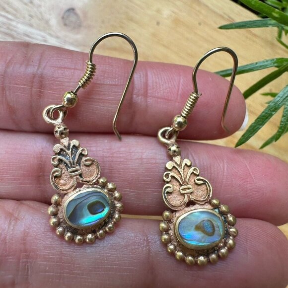 Vintage Abalone Shell Earrings Hook Dangle Ornate Gold Tone Fashion Jewelry 1.5" - Picture 1 of 6